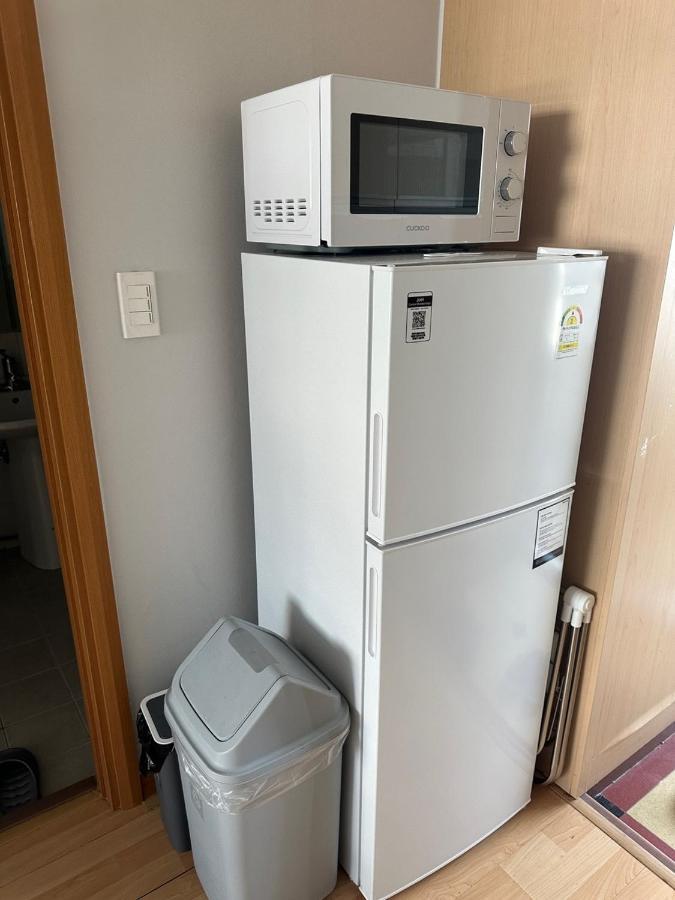 Hongdae Guesthouse 1Min From Hongik Uni Station Exit #1 Сеул Екстериор снимка