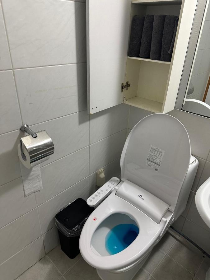 Hongdae Guesthouse 1Min From Hongik Uni Station Exit #1 Сеул Екстериор снимка