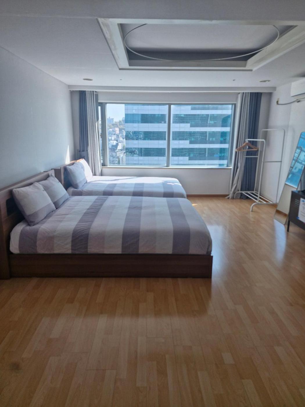 Hongdae Guesthouse 1Min From Hongik Uni Station Exit #1 Сеул Екстериор снимка