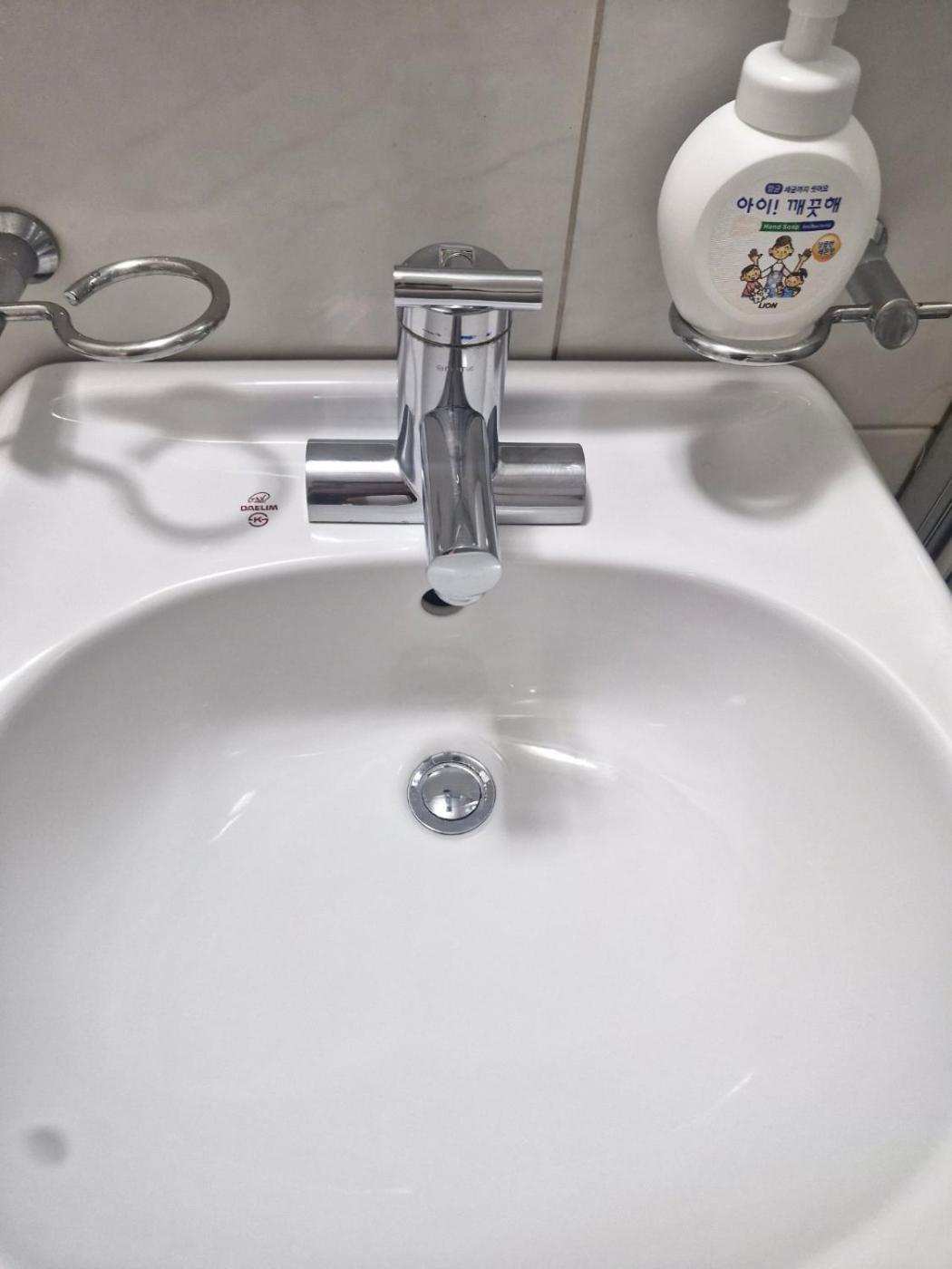 Hongdae Guesthouse 1Min From Hongik Uni Station Exit #1 Сеул Екстериор снимка