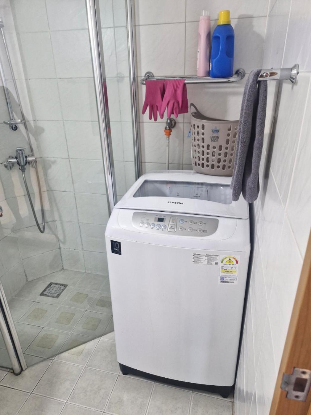 Hongdae Guesthouse 1Min From Hongik Uni Station Exit #1 Сеул Екстериор снимка